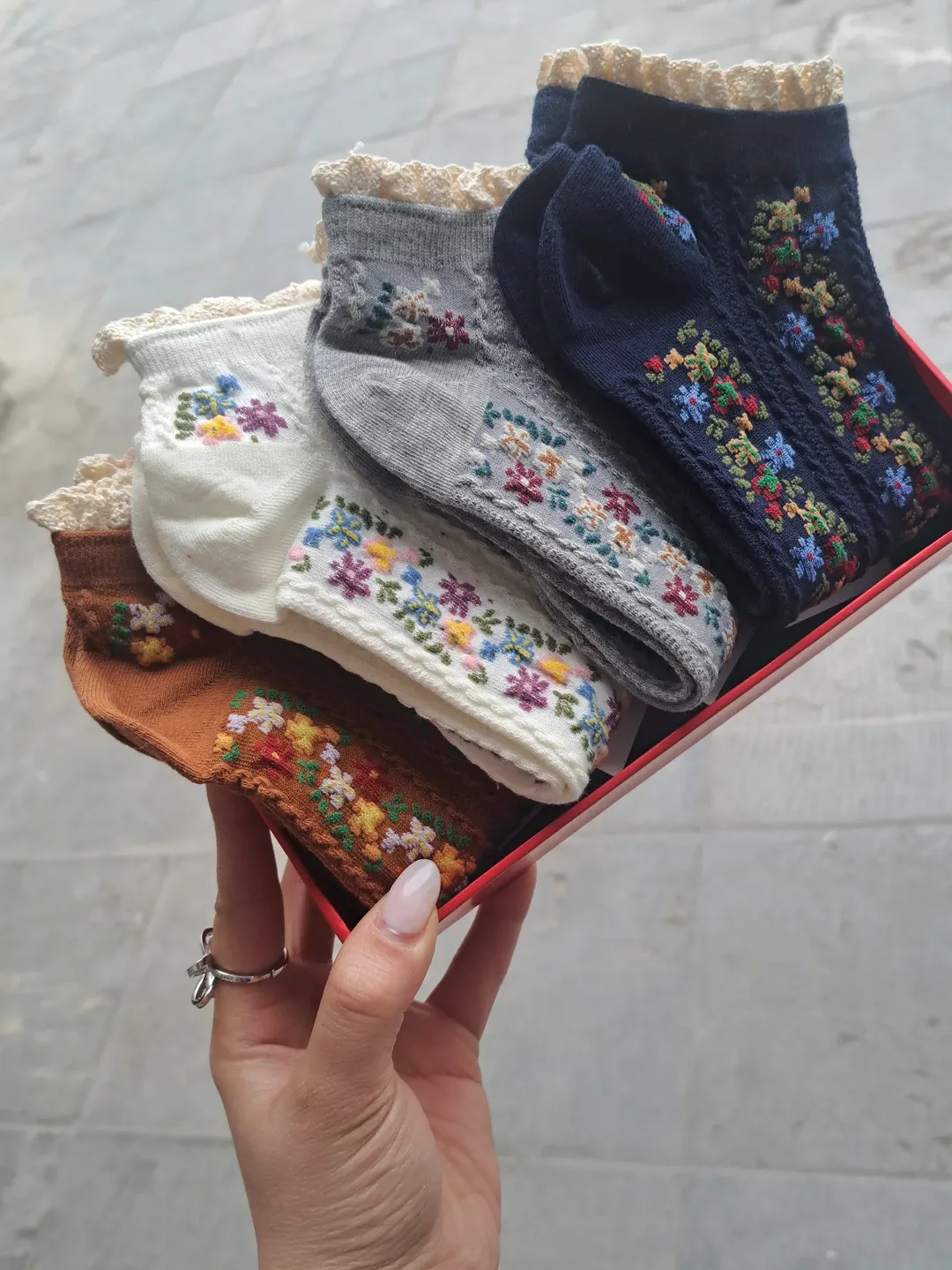 جوراب گلدار