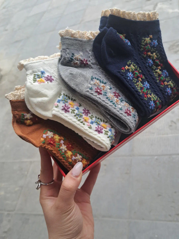 جوراب گلدار